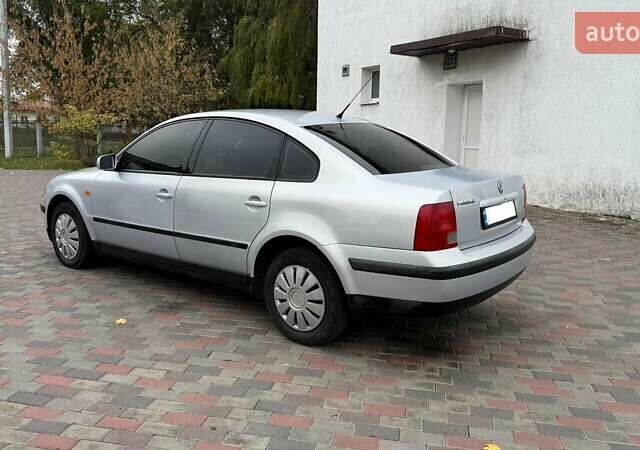 Серый Фольксваген Пассат, объемом двигателя 1.8 л и пробегом 321 тыс. км за 3800 $, фото 3 на Automoto.ua