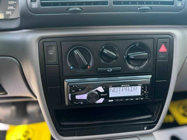 Серый Фольксваген Пассат, объемом двигателя 1.6 л и пробегом 201 тыс. км за 3200 $, фото 10 на Automoto.ua