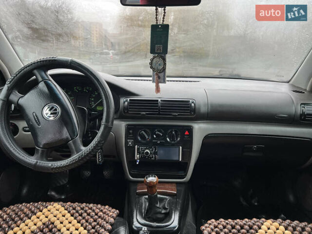 Сірий Фольксваген Пассат, об'ємом двигуна 1.6 л та пробігом 300 тис. км за 3500 $, фото 17 на Automoto.ua