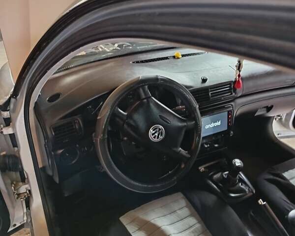 Серый Фольксваген Пассат, объемом двигателя 1.6 л и пробегом 234 тыс. км за 3500 $, фото 1 на Automoto.ua