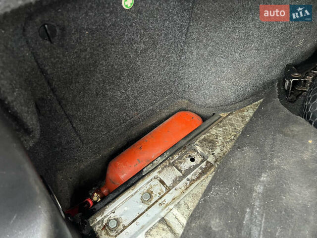 Сірий Фольксваген Пассат, об'ємом двигуна 1.6 л та пробігом 300 тис. км за 3500 $, фото 23 на Automoto.ua