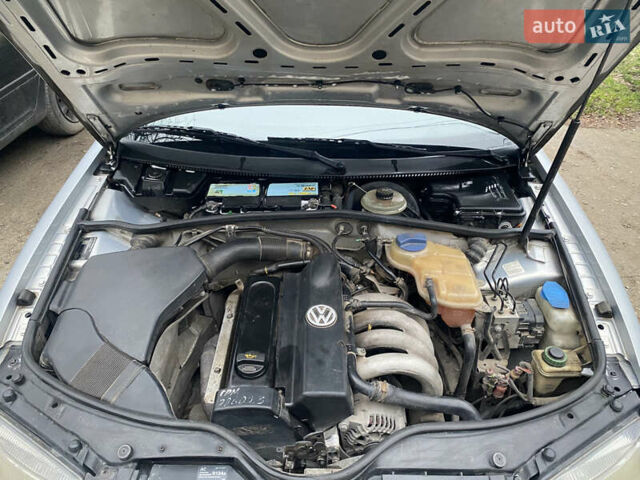 Серый Фольксваген Пассат, объемом двигателя 1.6 л и пробегом 300 тыс. км за 3999 $, фото 4 на Automoto.ua