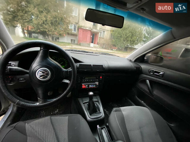 Серый Фольксваген Пассат, объемом двигателя 1.6 л и пробегом 300 тыс. км за 3999 $, фото 5 на Automoto.ua