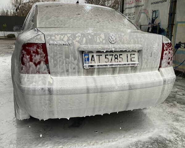 Серый Фольксваген Пассат, объемом двигателя 1.6 л и пробегом 300 тыс. км за 3999 $, фото 3 на Automoto.ua