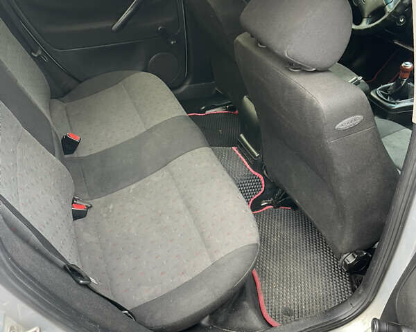 Сірий Фольксваген Пассат, об'ємом двигуна 1.6 л та пробігом 405 тис. км за 2999 $, фото 9 на Automoto.ua