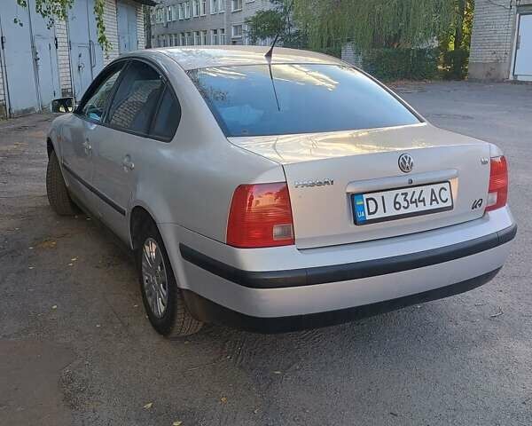 Серый Фольксваген Пассат, объемом двигателя 1.8 л и пробегом 345 тыс. км за 2700 $, фото 2 на Automoto.ua