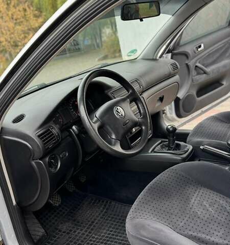 Серый Фольксваген Пассат, объемом двигателя 1.8 л и пробегом 321 тыс. км за 3800 $, фото 5 на Automoto.ua