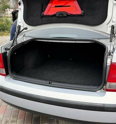 Серый Фольксваген Пассат, объемом двигателя 1.8 л и пробегом 321 тыс. км за 3800 $, фото 4 на Automoto.ua