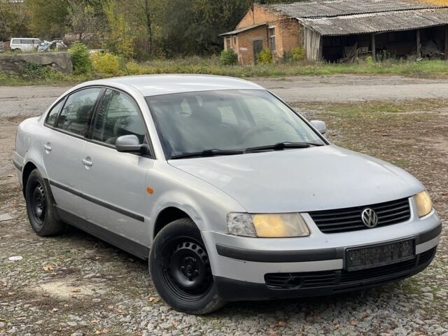 Сірий Фольксваген Пассат, об'ємом двигуна 1.6 л та пробігом 250 тис. км за 999 $, фото 1 на Automoto.ua