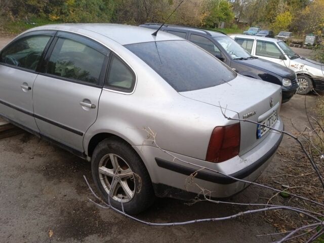 Серый Фольксваген Пассат, объемом двигателя 1.8 л и пробегом 1000 тыс. км за 3700 $, фото 4 на Automoto.ua