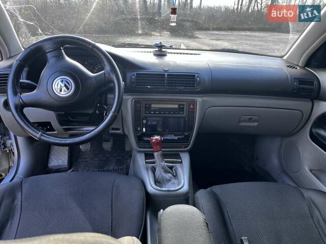 Серый Фольксваген Пассат, объемом двигателя 1.8 л и пробегом 310 тыс. км за 3800 $, фото 8 на Automoto.ua