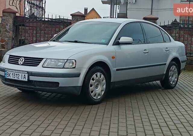 Серый Фольксваген Пассат, объемом двигателя 1.8 л и пробегом 272 тыс. км за 3350 $, фото 10 на Automoto.ua