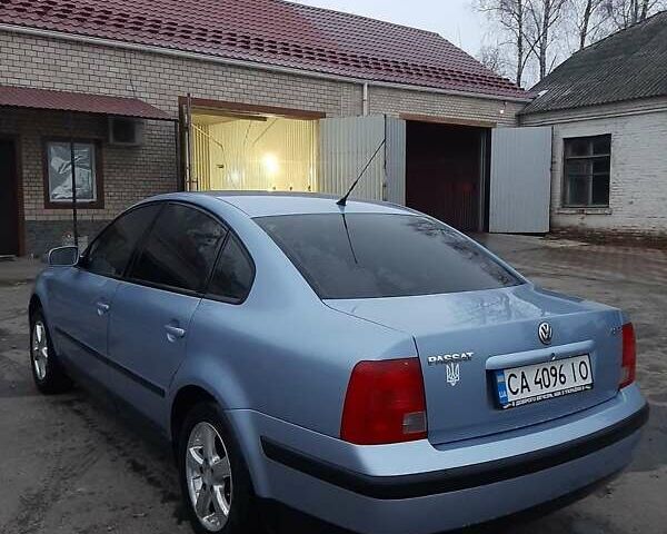 Серый Фольксваген Пассат, объемом двигателя 1.8 л и пробегом 350 тыс. км за 4300 $, фото 2 на Automoto.ua