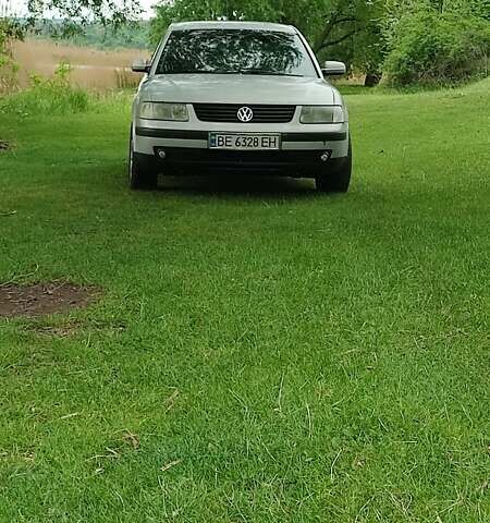 Серый Фольксваген Пассат, объемом двигателя 1.8 л и пробегом 250 тыс. км за 3200 $, фото 4 на Automoto.ua