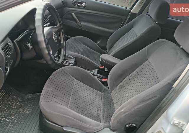 Серый Фольксваген Пассат, объемом двигателя 1.8 л и пробегом 272 тыс. км за 3350 $, фото 53 на Automoto.ua