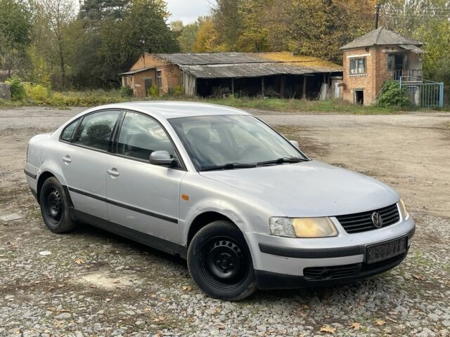 Сірий Фольксваген Пассат, об'ємом двигуна 1.6 л та пробігом 250 тис. км за 999 $, фото 2 на Automoto.ua