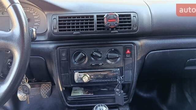 Серый Фольксваген Пассат, объемом двигателя 1.8 л и пробегом 352 тыс. км за 3300 $, фото 11 на Automoto.ua