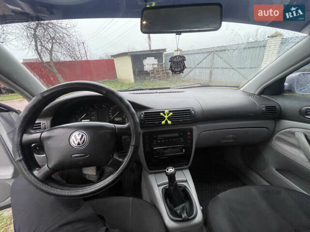 Серый Фольксваген Пассат, объемом двигателя 1.8 л и пробегом 335 тыс. км за 4500 $, фото 8 на Automoto.ua