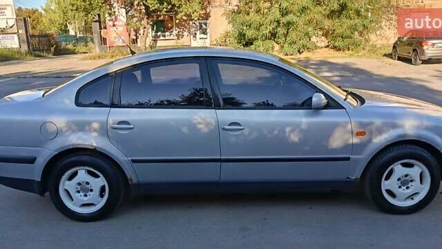 Серый Фольксваген Пассат, объемом двигателя 1.8 л и пробегом 352 тыс. км за 3300 $, фото 2 на Automoto.ua