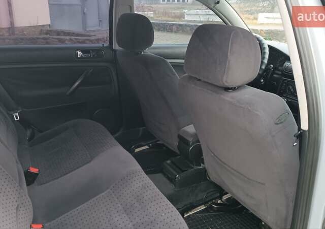 Серый Фольксваген Пассат, объемом двигателя 1.8 л и пробегом 272 тыс. км за 3350 $, фото 70 на Automoto.ua