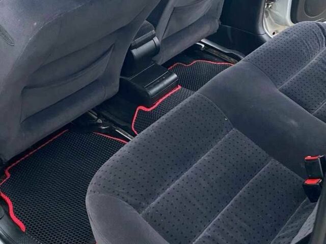 Сірий Фольксваген Пассат, об'ємом двигуна 1.8 л та пробігом 370 тис. км за 3500 $, фото 9 на Automoto.ua