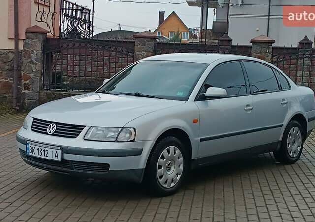 Серый Фольксваген Пассат, объемом двигателя 1.8 л и пробегом 272 тыс. км за 3350 $, фото 9 на Automoto.ua