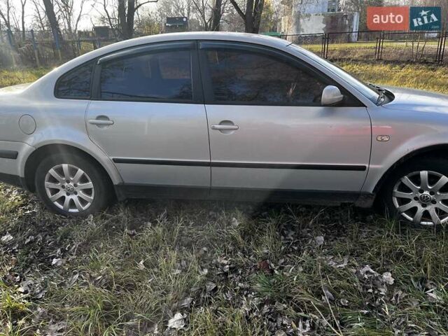 Серый Фольксваген Пассат, объемом двигателя 1.8 л и пробегом 310 тыс. км за 3800 $, фото 3 на Automoto.ua