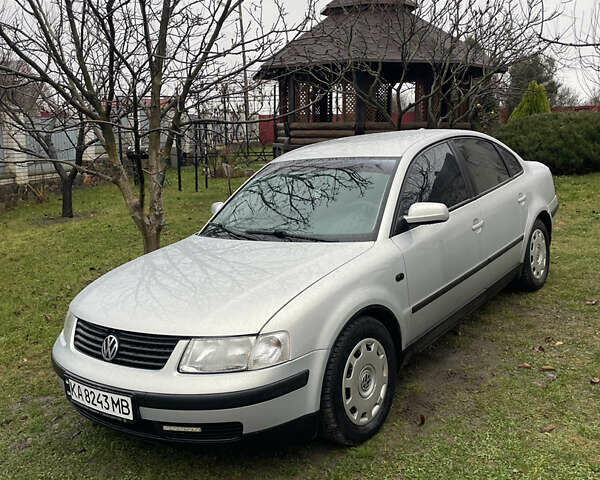 Серый Фольксваген Пассат, объемом двигателя 1.8 л и пробегом 335 тыс. км за 4500 $, фото 5 на Automoto.ua