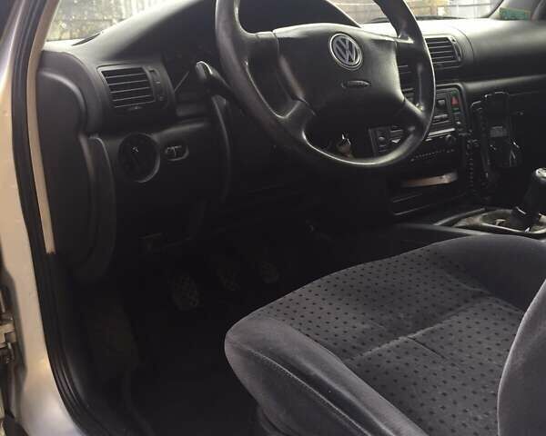 Серый Фольксваген Пассат, объемом двигателя 1.8 л и пробегом 395 тыс. км за 3400 $, фото 3 на Automoto.ua