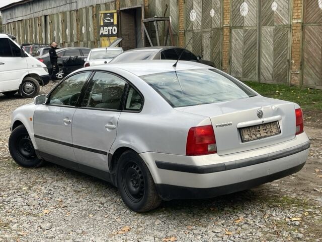 Сірий Фольксваген Пассат, об'ємом двигуна 1.6 л та пробігом 250 тис. км за 999 $, фото 6 на Automoto.ua