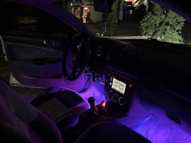 Сірий Фольксваген Пассат, об'ємом двигуна 1.6 л та пробігом 364 тис. км за 2900 $, фото 9 на Automoto.ua