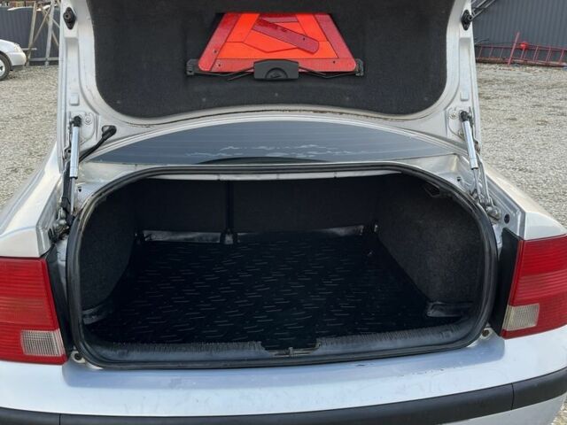 Сірий Фольксваген Пассат, об'ємом двигуна 1.8 л та пробігом 389 тис. км за 3200 $, фото 22 на Automoto.ua