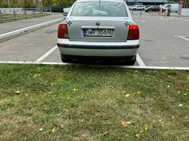 Серый Фольксваген Пассат, объемом двигателя 2 л и пробегом 300 тыс. км за 1800 $, фото 2 на Automoto.ua