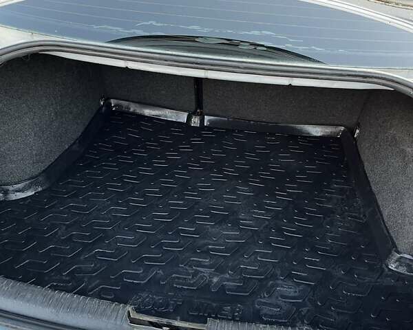 Сірий Фольксваген Пассат, об'ємом двигуна 1.8 л та пробігом 389 тис. км за 3200 $, фото 20 на Automoto.ua