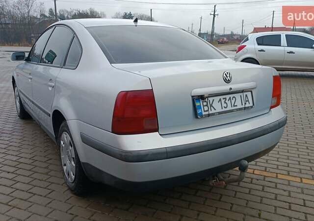 Серый Фольксваген Пассат, объемом двигателя 1.8 л и пробегом 272 тыс. км за 3350 $, фото 18 на Automoto.ua