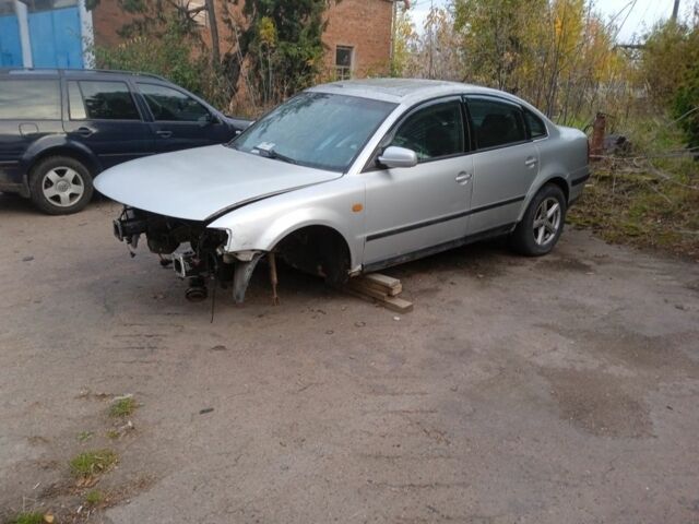 Серый Фольксваген Пассат, объемом двигателя 1.8 л и пробегом 1000 тыс. км за 3700 $, фото 1 на Automoto.ua