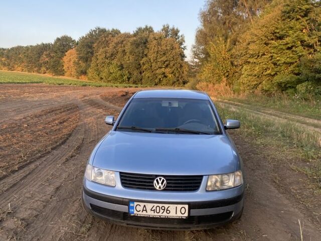 Серый Фольксваген Пассат, объемом двигателя 1.8 л и пробегом 350 тыс. км за 4300 $, фото 1 на Automoto.ua