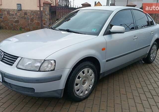 Серый Фольксваген Пассат, объемом двигателя 1.8 л и пробегом 272 тыс. км за 3350 $, фото 12 на Automoto.ua