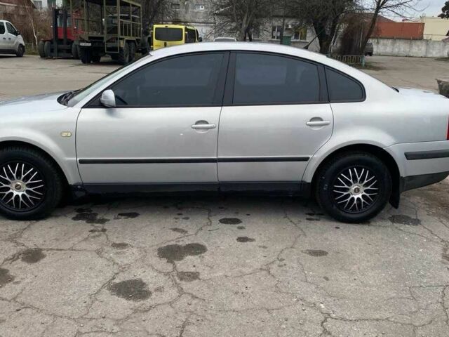 Сірий Фольксваген Пассат, об'ємом двигуна 1.8 л та пробігом 370 тис. км за 3500 $, фото 5 на Automoto.ua