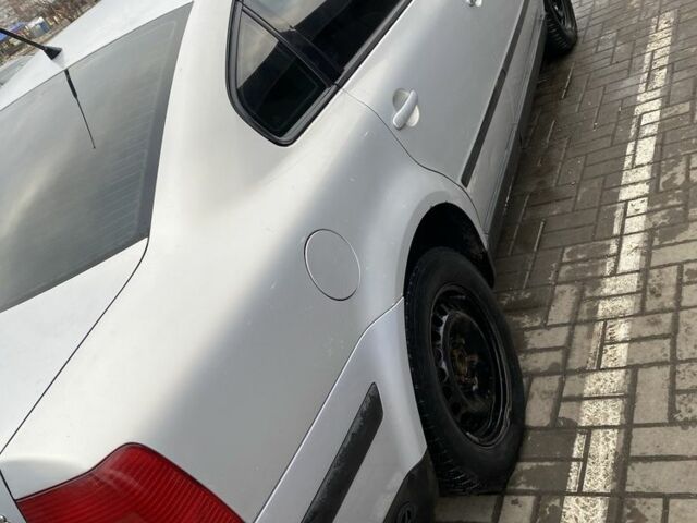 Серый Фольксваген Пассат, объемом двигателя 1.8 л и пробегом 300 тыс. км за 3000 $, фото 1 на Automoto.ua