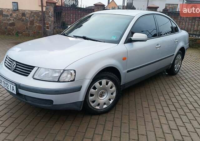 Серый Фольксваген Пассат, объемом двигателя 1.8 л и пробегом 272 тыс. км за 3350 $, фото 5 на Automoto.ua