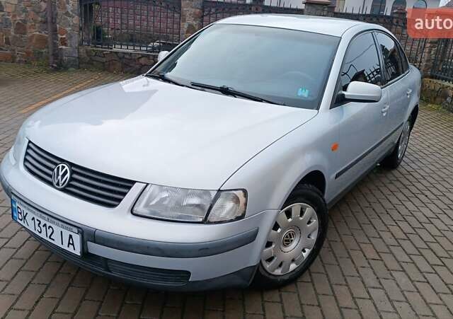 Серый Фольксваген Пассат, объемом двигателя 1.8 л и пробегом 272 тыс. км за 3350 $, фото 6 на Automoto.ua