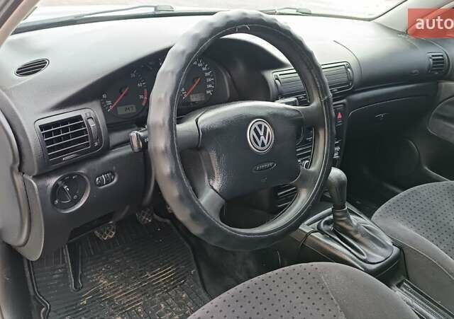 Серый Фольксваген Пассат, объемом двигателя 1.8 л и пробегом 272 тыс. км за 3350 $, фото 54 на Automoto.ua