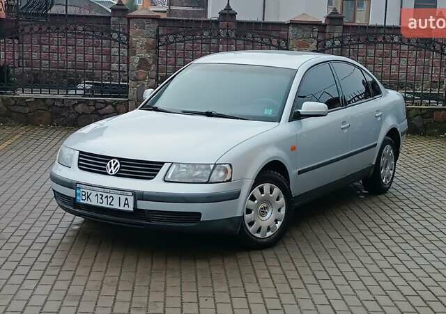 Серый Фольксваген Пассат, объемом двигателя 1.8 л и пробегом 272 тыс. км за 3350 $, фото 4 на Automoto.ua