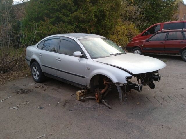 Серый Фольксваген Пассат, объемом двигателя 1.8 л и пробегом 1000 тыс. км за 3700 $, фото 2 на Automoto.ua