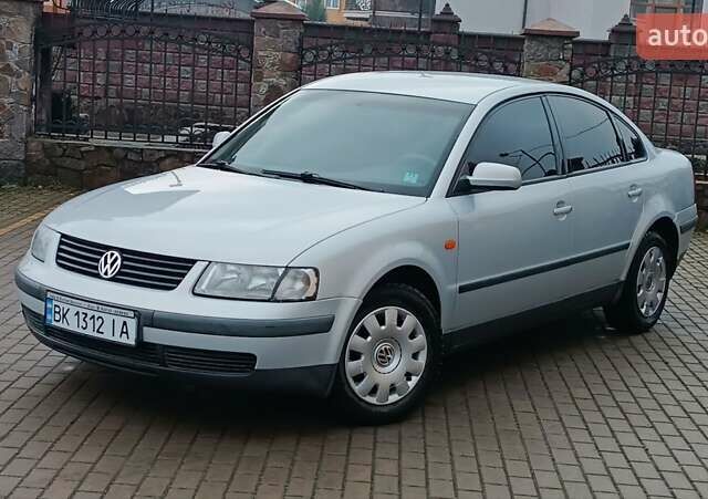 Серый Фольксваген Пассат, объемом двигателя 1.8 л и пробегом 272 тыс. км за 3350 $, фото 1 на Automoto.ua
