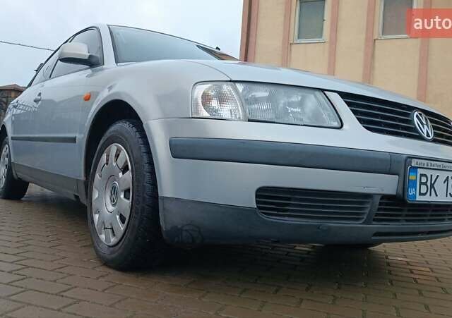 Серый Фольксваген Пассат, объемом двигателя 1.8 л и пробегом 272 тыс. км за 3350 $, фото 28 на Automoto.ua