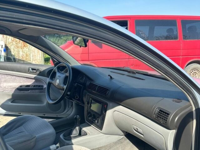 Сірий Фольксваген Пассат, об'ємом двигуна 1.6 л та пробігом 364 тис. км за 2900 $, фото 8 на Automoto.ua