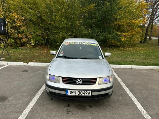 Серый Фольксваген Пассат, объемом двигателя 2 л и пробегом 300 тыс. км за 1550 $, фото 1 на Automoto.ua