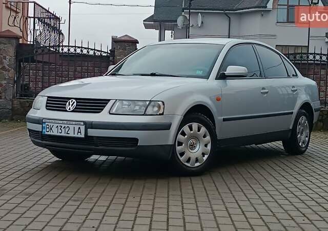 Серый Фольксваген Пассат, объемом двигателя 1.8 л и пробегом 272 тыс. км за 3350 $, фото 2 на Automoto.ua